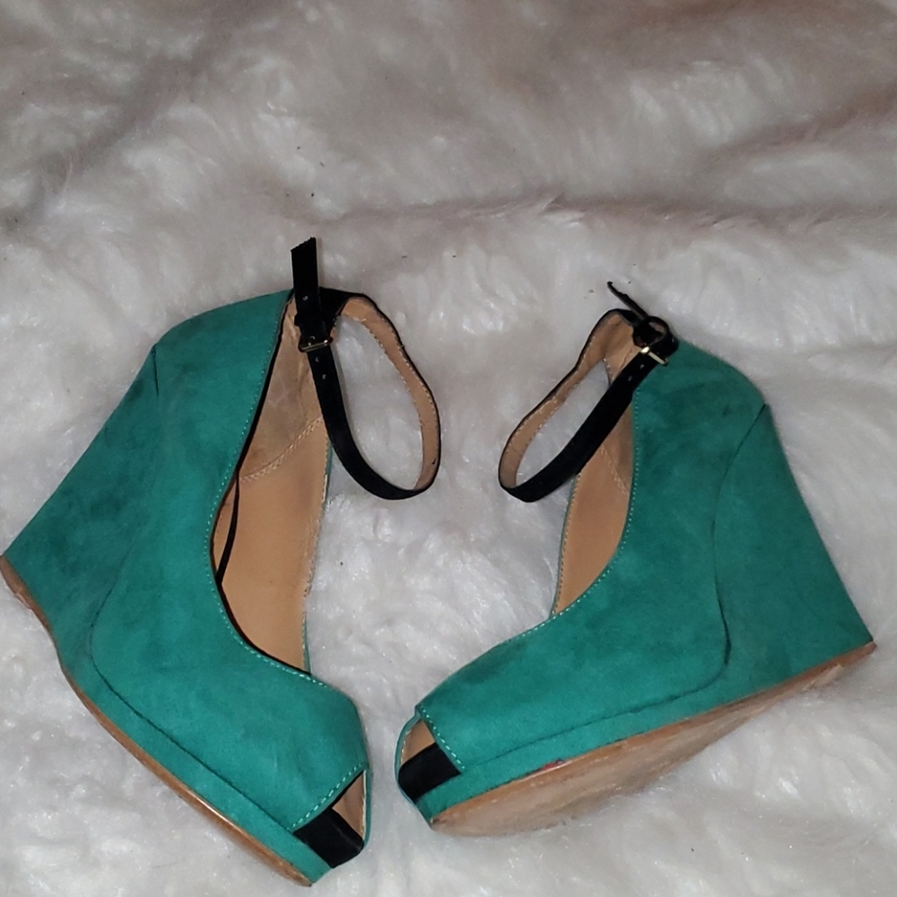 Zara Size 7 Teal Green Platform Wedge